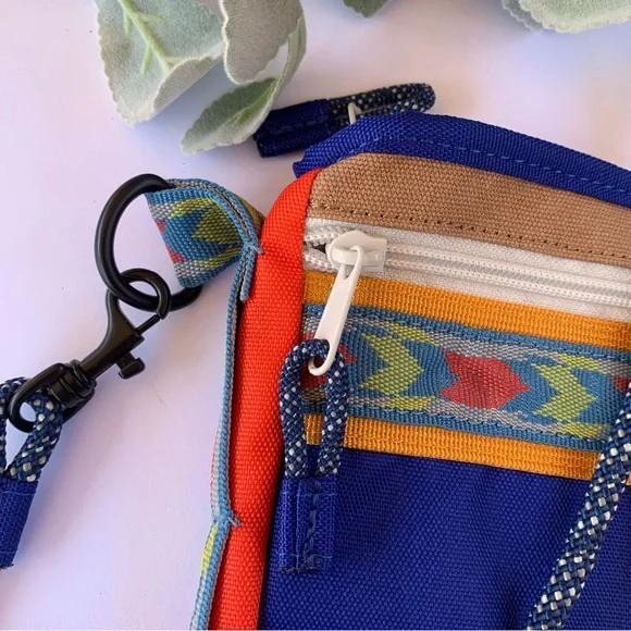 Kavu Kachemak Keeper Crossbody Bag - Picture 3 of 8